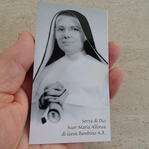 Religiöser katholischer Karten-Schrein mit Reliquienreliquie aus dem Tuch der seligen Maria Alfonsa Maria Eddinger vom Kind Jesus. (FF 36)