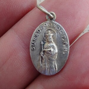 Religious antique French silvered catholic medal pendant medallion Holy charm of Saint Radegonde. ( W 32 )