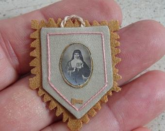 Religiöse französische Schreintheka mit der Reliquie der Heiligen Margaret Mary Alacoque. l8