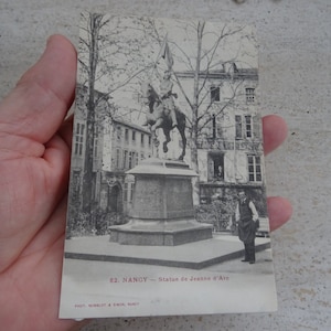 El francés vintage usó postal postal con la estatua del monumento de Juana de Arco Juana de Arco con el recuerdo del monumento de Langres. ( A 7 )