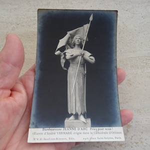 Postal francesa vintage sin usar con estatua del monumento de Juana de Arco Juana de Arco con recuerdo del monumento de Orleans. ( D 10 )