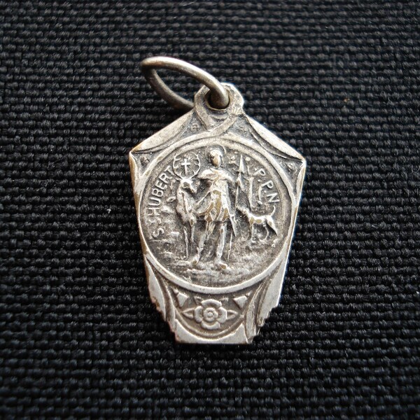 Religious French antique catholic silvered medal pendant of Saint Hubert and Saint Roch. (  15 )