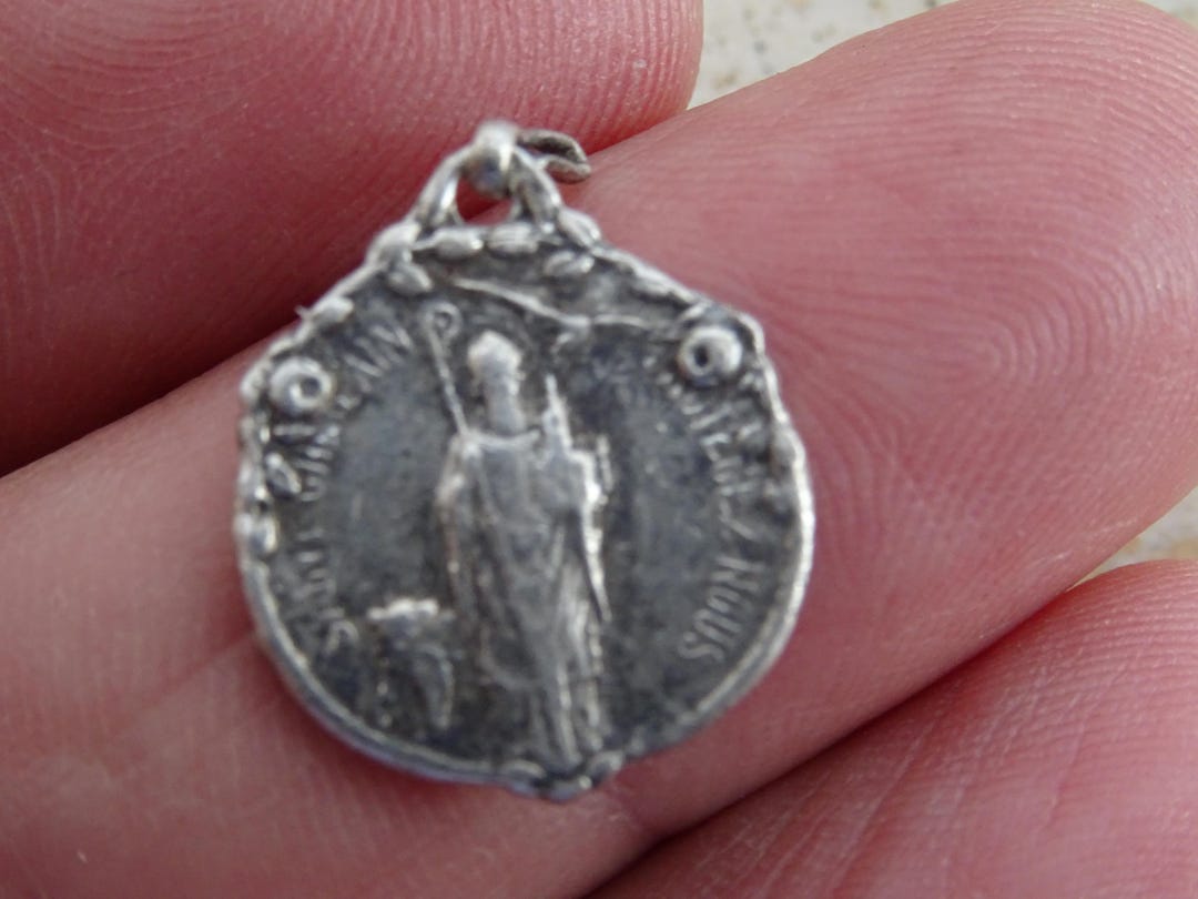 **聖ゲルマヌス（Saint Germain）**のメダイ Religious Antique French Silver Plated Catholic Medal Pendant