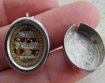 Religious antique catholic silver plated theca medal pendant shrine reliquary with relic Saint Therese, Saint Perboyre and Saint Fleur. E 5