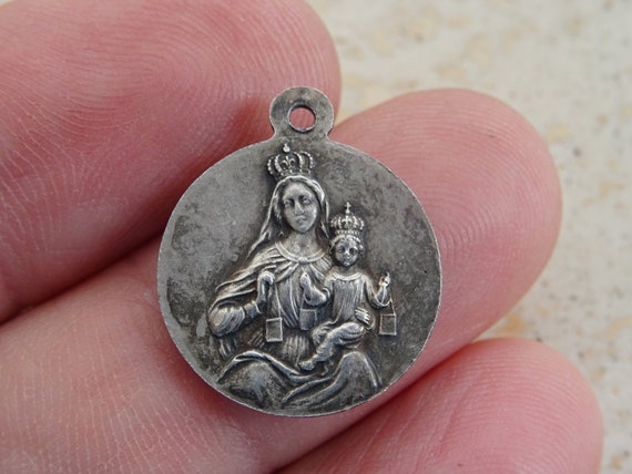 Pendentif Religieux Catholique En Métal Vintage - Bijou D'occasion, Fabrication France