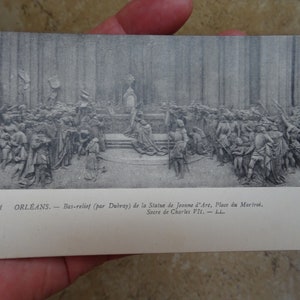 Postal francesa vintage sin usar con estatua conmemorativa de Juana de Arco Juana de Arco con el rey Carlos VII. ( 14 )