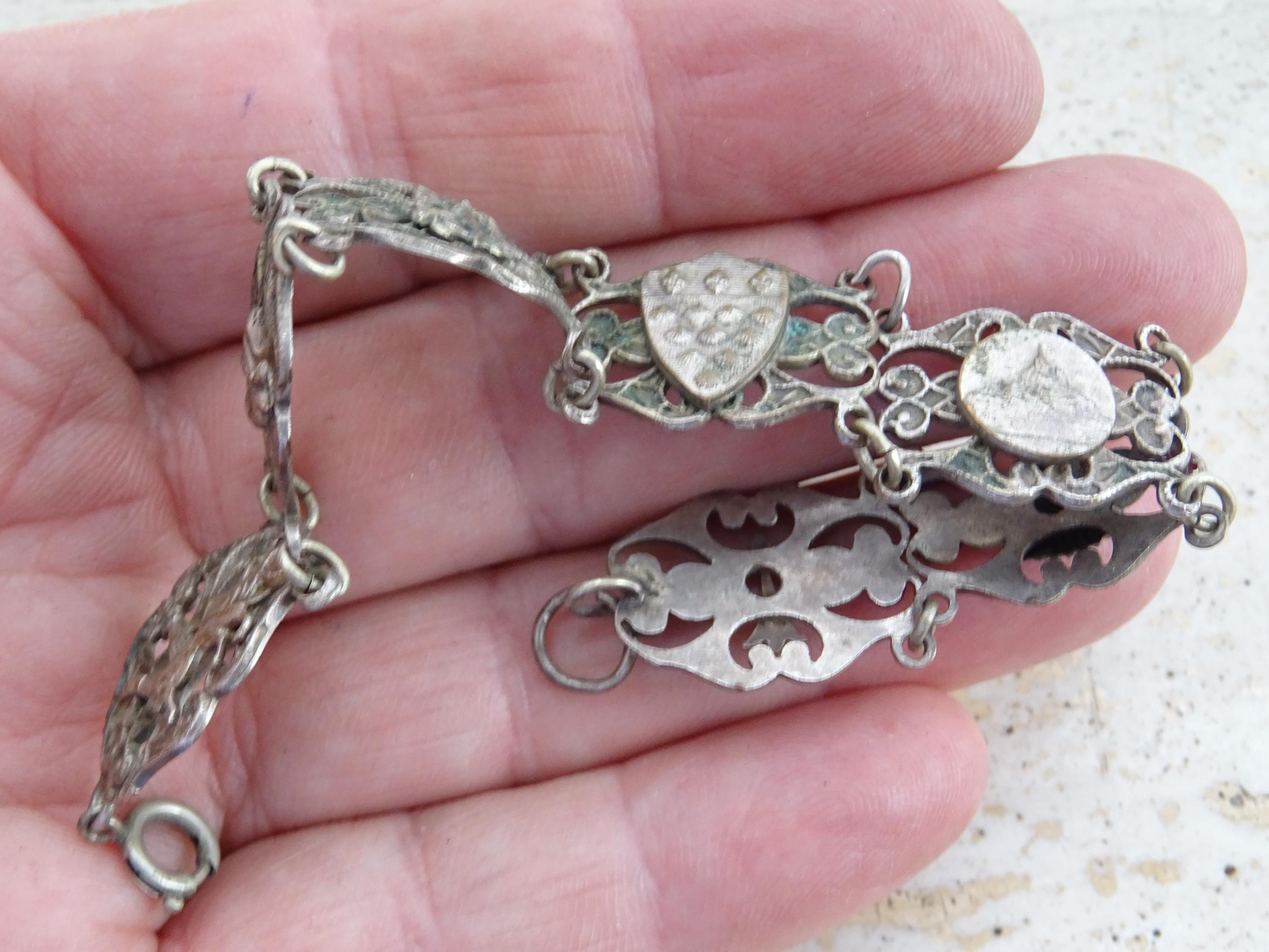 Collier Bretagne - 4 Médailles En Métal Argenté Symboles Bretons (hermine, Etc.) - Occasion