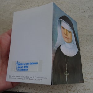 Rare sanctuaire religieux catholique en carton avec relique en tissu de soeur Schwester soeur Saint Ulrike Nisch ou Ulrika von Hegne. ( V V 1 )