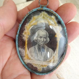 Religious French catholic silver plated catholic medal pendant charm medallion of Saint  Cure Ars Vianney.