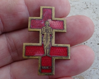 Religiöses antikes französisches katholisches Kupfer emaillierte Brosche von Jeanne d&#39;Arc Jeanne d&#39;Arc Andenken von Metz in Frankreich.  ( 12 )