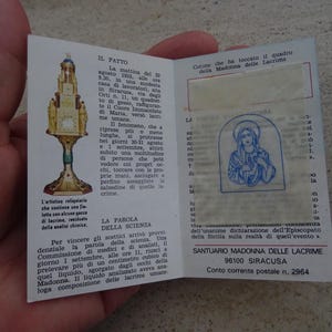 Santuario religioso cattolico d'epoca con reliquia con drappo della Beata Vergine Maria di Lacrime, souvenir di Siracusa. ( ZZ 11 )