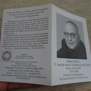 Reliquaire religieux catholique en forme de carte, reliquaire avec l'étoffe du bienheureux Saint Andreas Cosini Maciej Jozef Gadek. (XX 22)