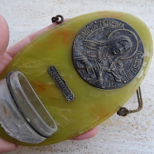 Pila de agua bendita católica francesa religiosa de cristal con medalla de cobre de Santa Teresita de Lisieux. (DD 35)