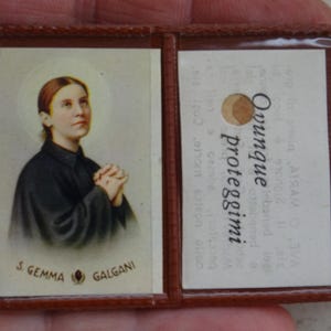 Santuario religioso católico con reliquia de Santa Gemma Galgani. (l 11)