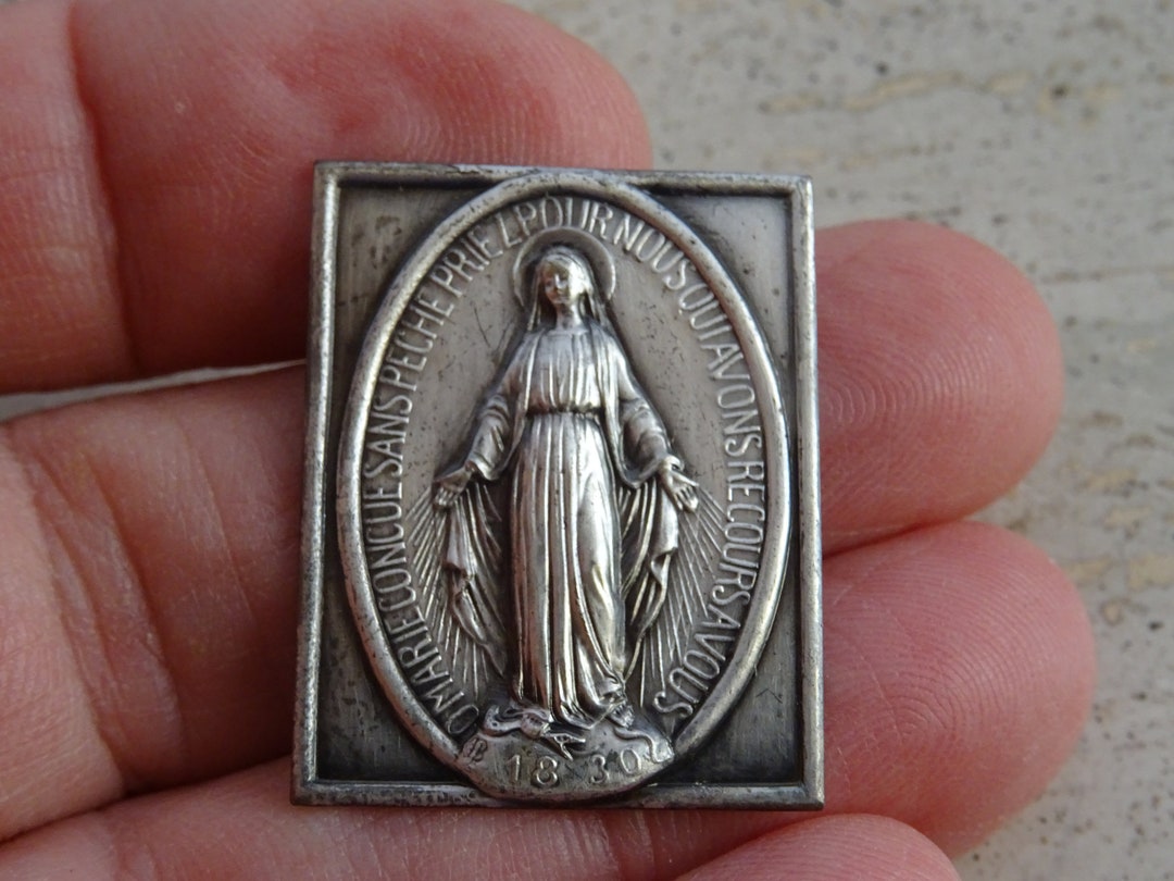 Medaglietta Argento Vergine Del Rocio Con Diamante - Gioiello Religioso In Argento 925, Misura 25 Mm