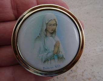 Vintage pillendoosje Maagd Maria | Rozenkranshouder | Katholiek zakaltaar | Marian devotionele doos. (C6)