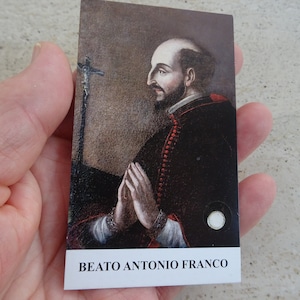 Religiöser katholischer Kartenschrein mit Reliquienreliquie aus dem Tuch des Seligen Antonio Franco. (FF 42)