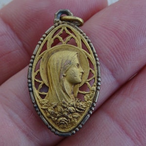 Religious antique French vermeil gold plated medal pendant medaillon Holy charm medallion of Holy Virgin Mary Our Lady. ( F 20 )