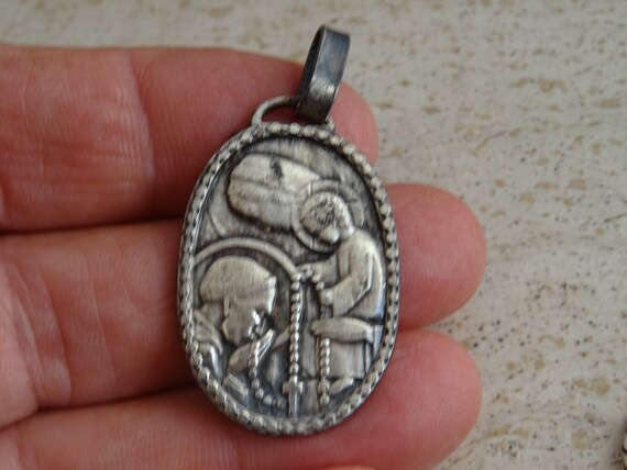 Pendentif Ancien Médaillon Religieux - Métal Argenté - Vierge Et Jésus - Vintage