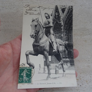 Francés antiguo utilizado postal postal con estatua del monumento de Juana de Arco Juana de Arco recuerdo de Reims. ( B 7 )