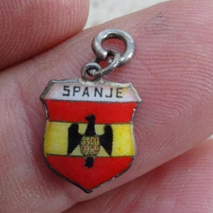 Vintage silver ( MARKED  ) enameled travel shield charm, memory charm tourist charm, Coat of Arms, charm bedel souvenir of Spain. K 41