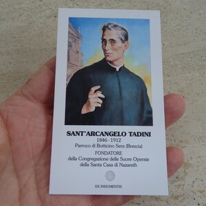 Religieus katholiek kaartschrijn met reliekschrijn van de stof van de heilige Arcangelo Tadini. ( X X 34 )
