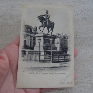 Postal francesa vintage sin usar con estatua conmemorativa de Juana de Arco Juana de Arco recuerdo de Reims. ( B 13 )