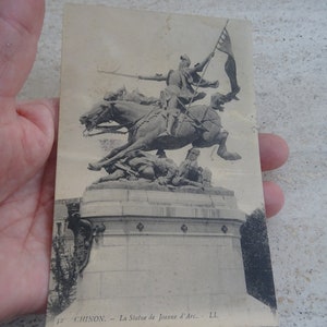 Francés antiguo utilizado postal postal con estatua del monumento de Juana de Arco Juana de Arco con recuerdo del monumento de Chinon. ( B 1 )