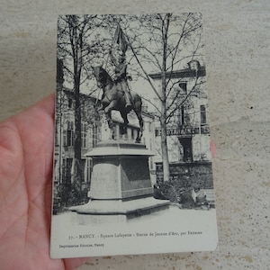 Antike französische unbenutzte Postkarte mit Statue Jeanne d'Arc Jeanne d'Arc mit Denkmal-Souvenir von Nancy. (F 34)