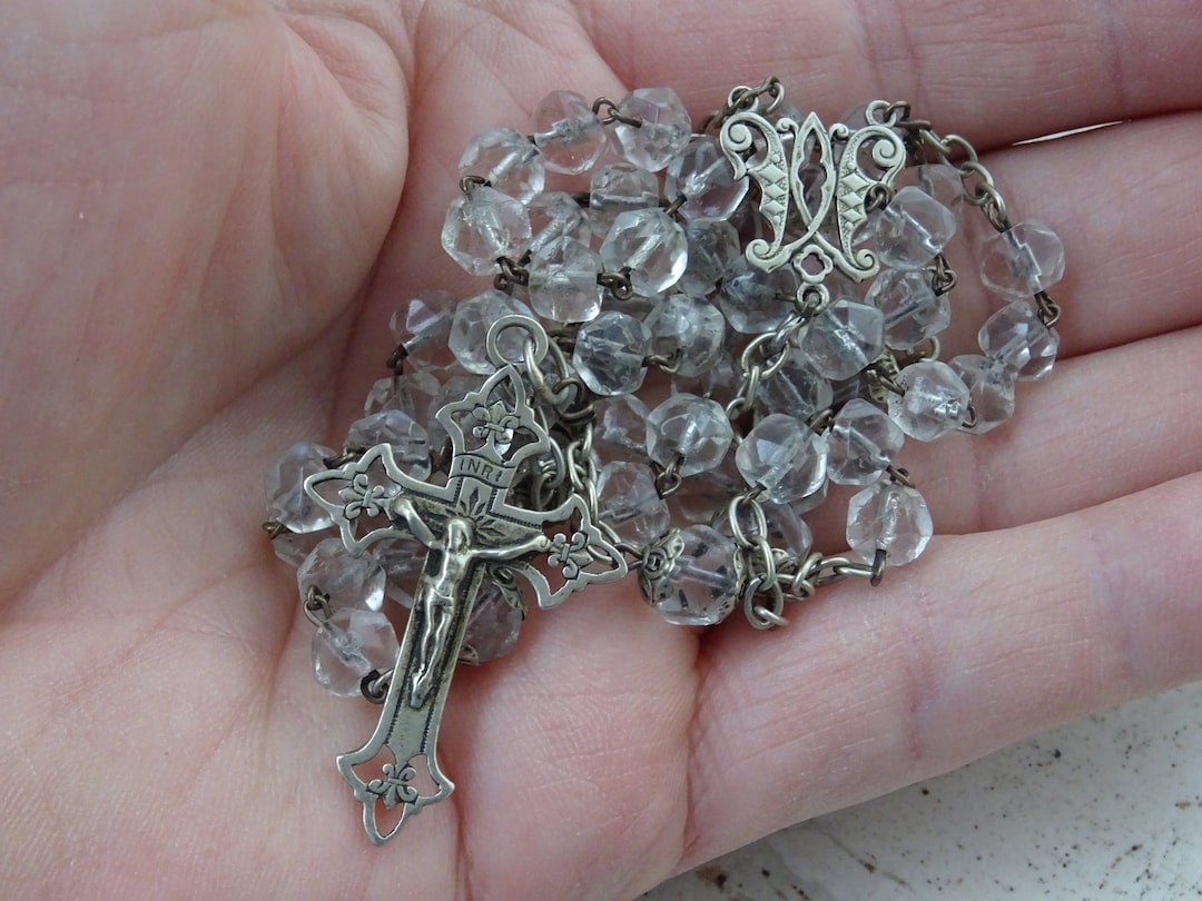 Rosario In Argento Da Indossare Rosario cattolico in argento antico con grani trasparenti e centro in