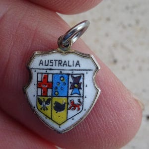 Vintage silver MARKED enameled travel shield charm memory charm tourist Coat of Arms souvenir of Australia. S 53