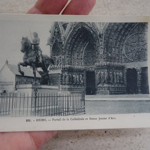 Postal francesa vintage sin usar con estatua conmemorativa de Juana de Arco Juana de Arco recuerdo de Reims. ( 8 )