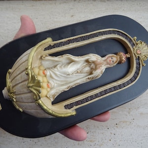 Pila de agua católica antigua religiosa española de resina con la Santísima Virgen María Nuestra Señora de Fátima. ( P 38 )