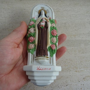Pila de agua religiosa antigua francesa de porcelana de Santa Teresita de Lisieux. ( F 27 )