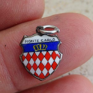 ヴィンテージシルバーマーク入りエナメル加工のトラベルシールドチャーム、メモリーチャーム、ツーリストチャーム、紋章、モンテカルロのお土産チャーム。S 11
