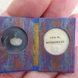 Religious catholic card shrine reliquary relic of the cloth of Blessed Saint Maria Mazzarello. ( l  15 )