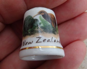 Vintage porseleinen vingerhoed vingerhoed souvenir van Nieuw-Zeeland met een kiwi. (24 uur)