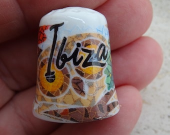 Vintage porseleinen vingerhoed vingerhoed souvenir van Ibiza in Spanje. (23 uur)