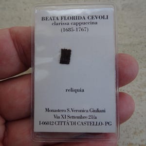 Reliquaire de sanctuaire religieux catholique en carte avec relique de l'étoffe de la Bienheureuse Mère Florida Cevoli. ( I 3 )