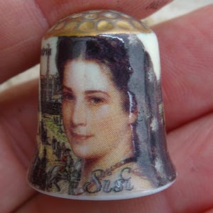 Vintage porcelainen thimble thimbleful empress Sisi Empress Elisabeth of Austria. ( A f 19 )