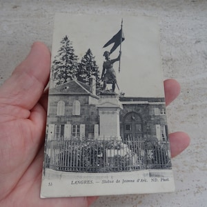 El francés vintage usó postal postal con la estatua del monumento de Juana de Arco Juana de Arco con el recuerdo del monumento de Langres. ( A 7 )