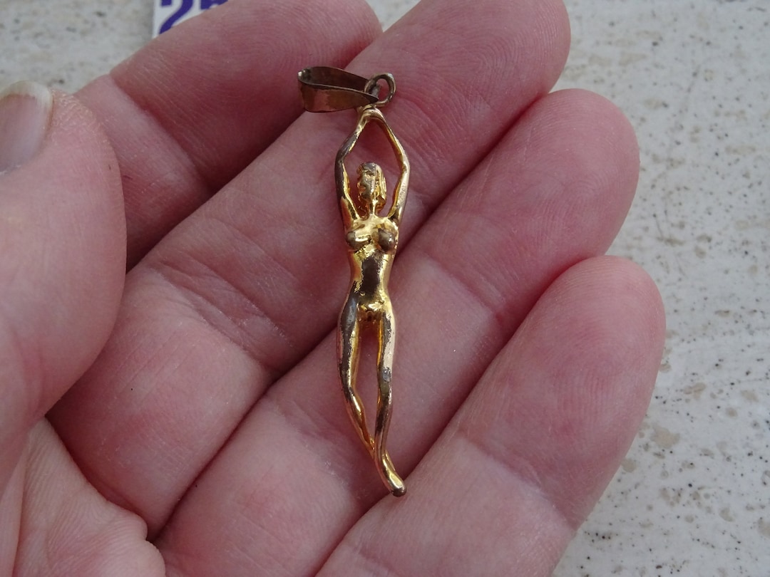 Pendentif Ancien Médaille Plaqué Or - Breloque Personnage Dansant - Origine France - Occasion