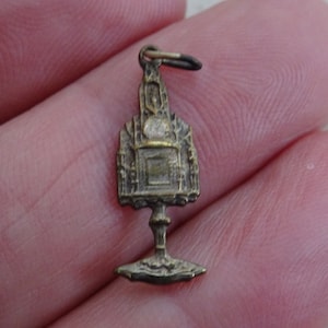 Religious antique catholic silvered medal pendant medaillon Holy charm medallion monstrance ostensory of Bois Seigneur in Belgium.  ( G 9 )