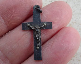 Cruz colgante religiosa francesa antigua plateada con crucifijo, cruz pectoral del Santo Jesucristo, rosario con cruz. ( Q 42 )