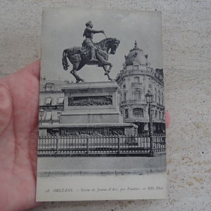 Postal francesa vintage sin usar con estatua del monumento de Juana de Arco Juana de Arco con recuerdo del monumento de Orleans. ( B 14 )