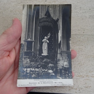 Antigua postal francesa usada con estatua de Jehanne d'Arc Juana de Arco con pancarta. (G3)