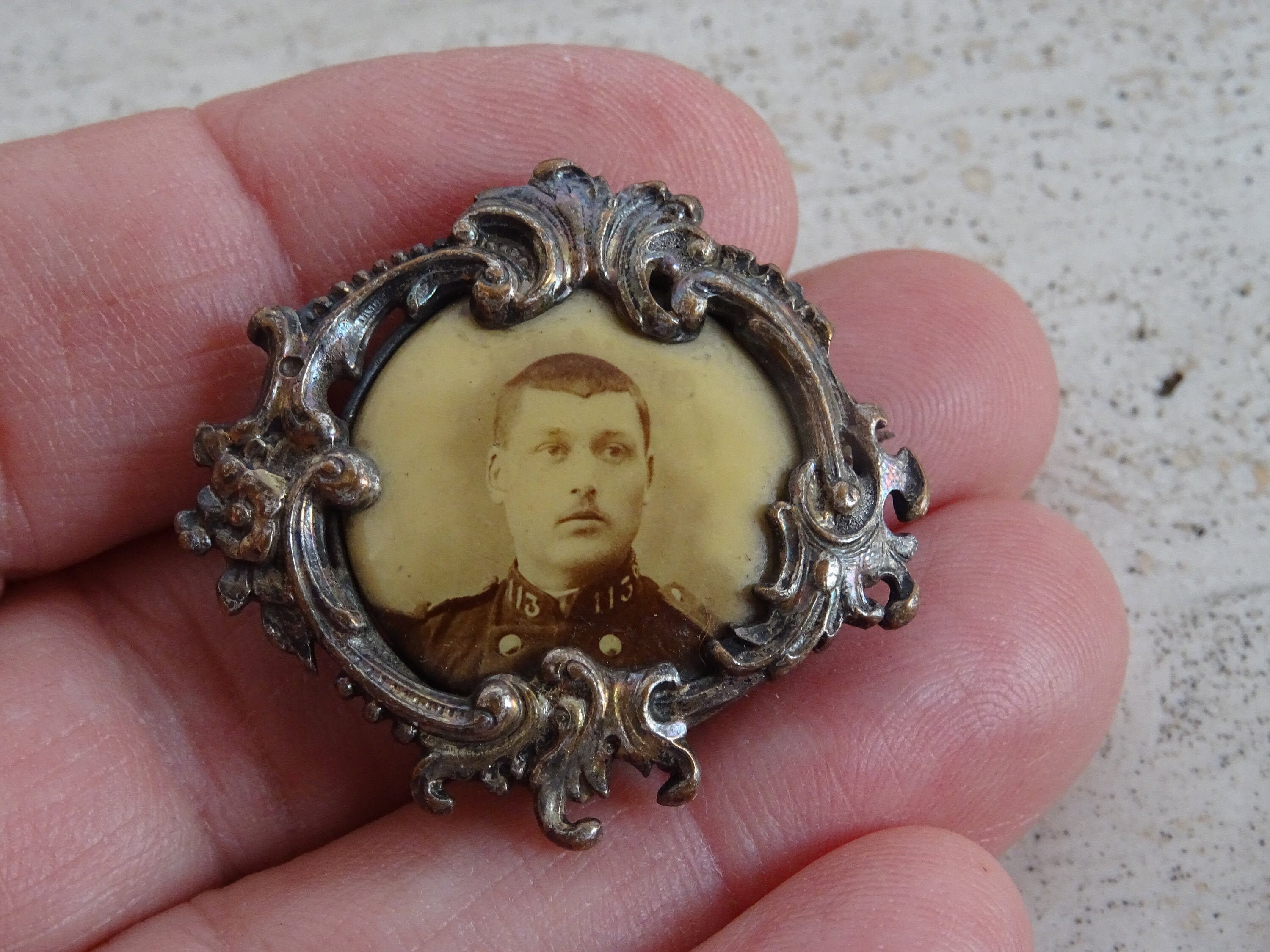 Broche Ancienne Militaire Porte-photo Vintage - Occasion - Bon état D'usage