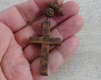 Religious Christian pendant crucifix cross. ( Z 41 )