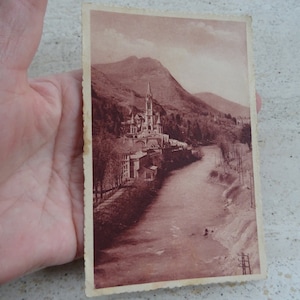 Carta religiosa cattolica francese usata della Basilica di Notre Dame de Lourdes souvenir di Lourdes. (Z4)