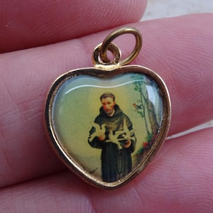 Medallón colgante religioso católico vintage de San Francisco de Asís y Santa Clara. (T 15)